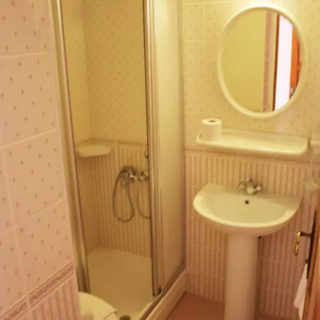 Toloman 2* بيتيس